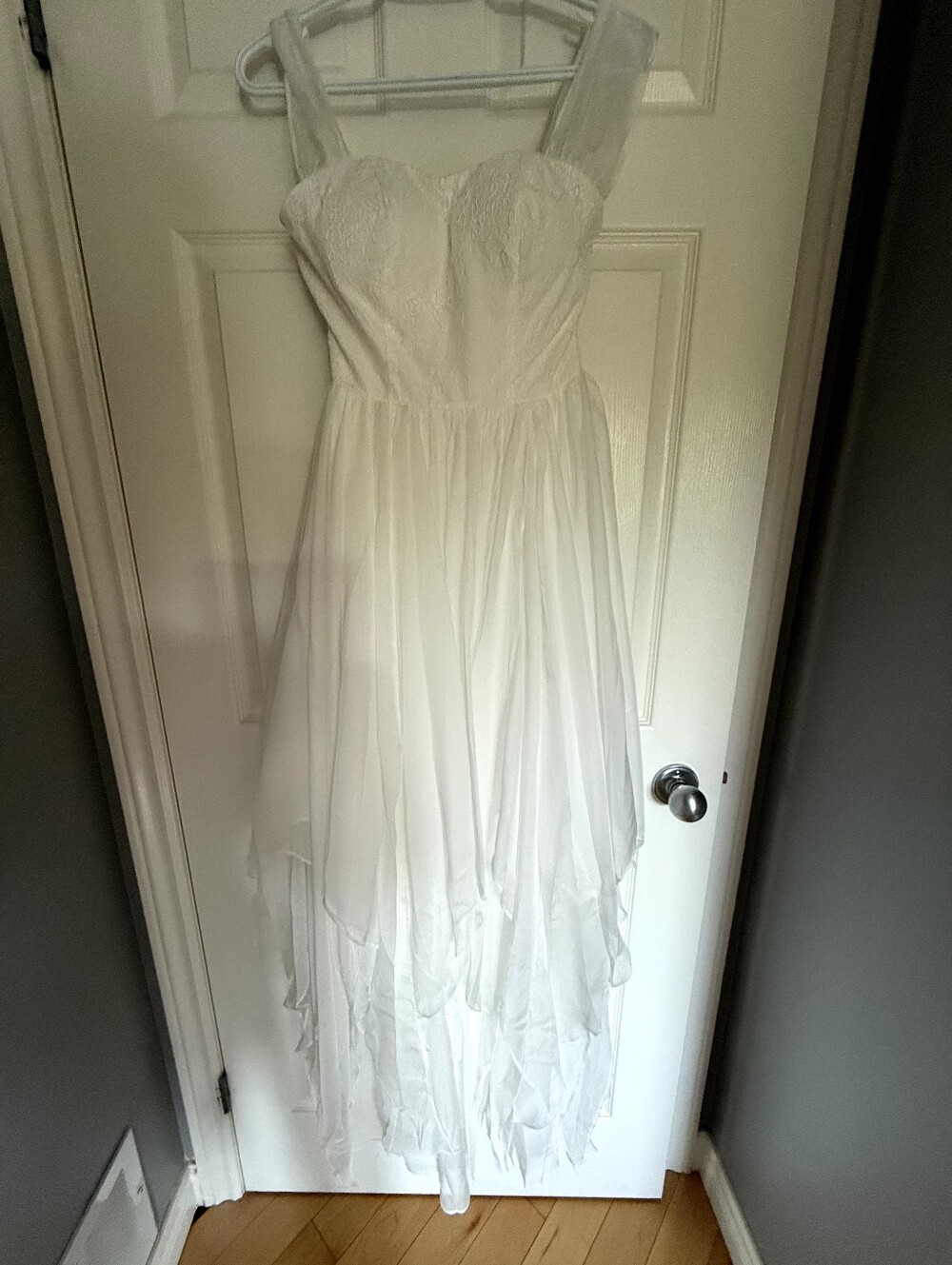 Elegant White Sleeveless Chiffon A-Line Dress